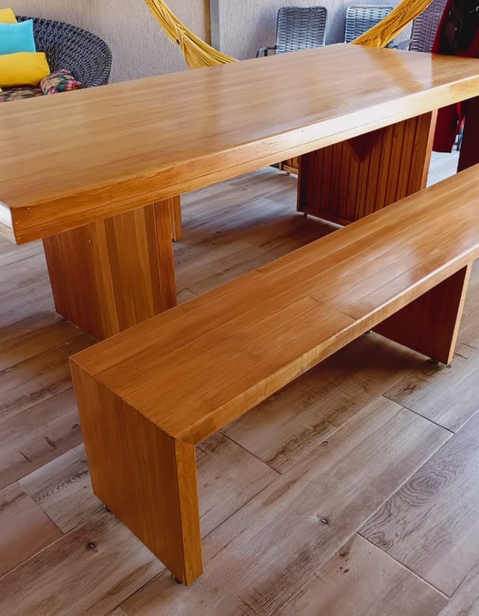 mesa rústica trabalhada